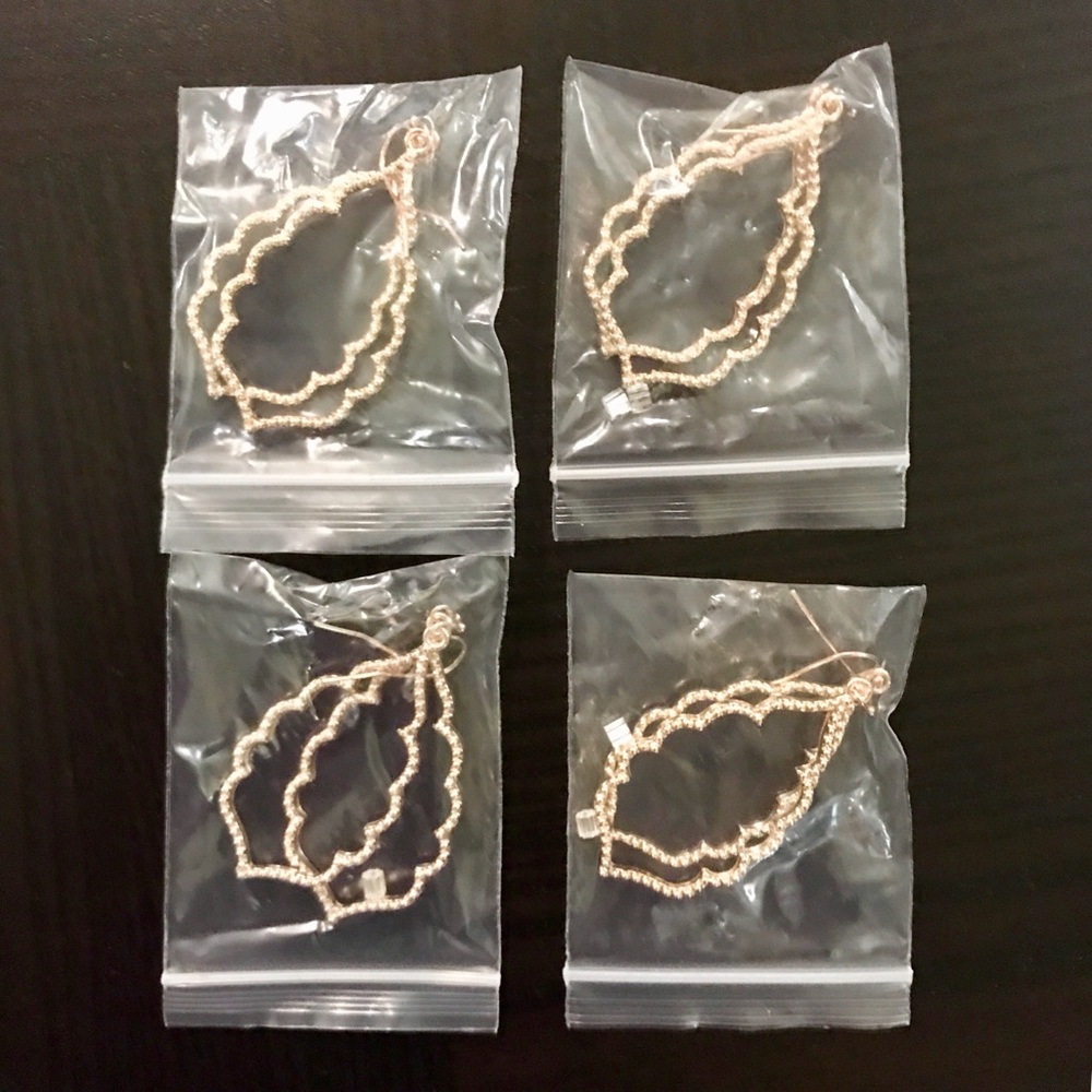 NEW!๐๐BUNDLE! 4 PAIRS!๐๐ROSE GOLD DROP EARRING - Picture 6 of 7